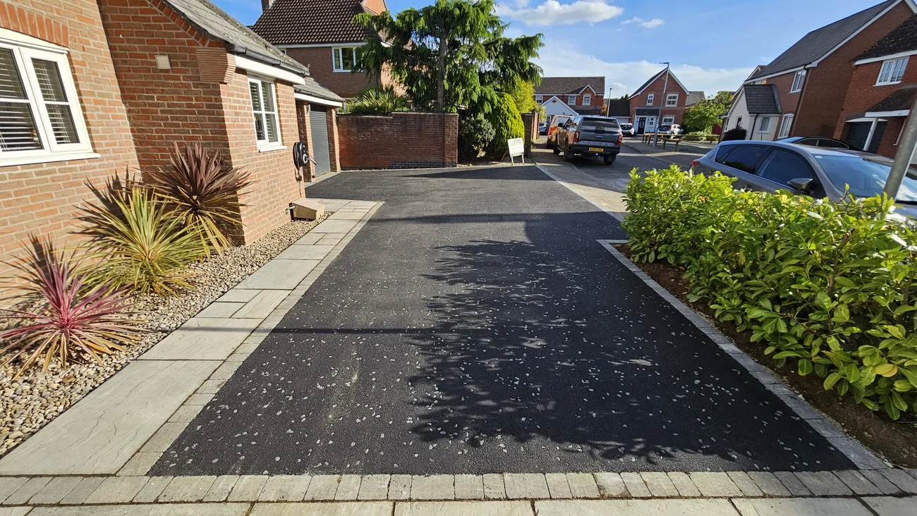 Tarmac driveway to a bungalow, side view